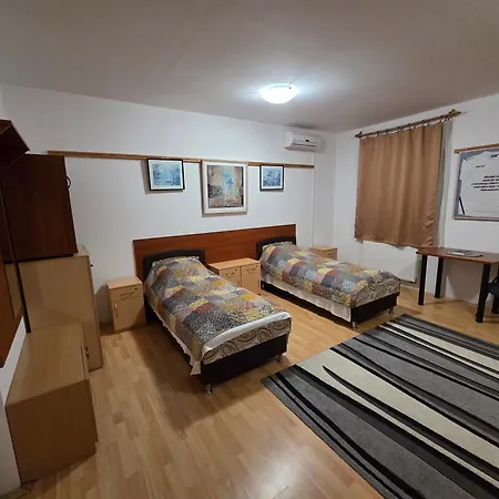 Ueveghid Vendeghaz Pensionat 3*
